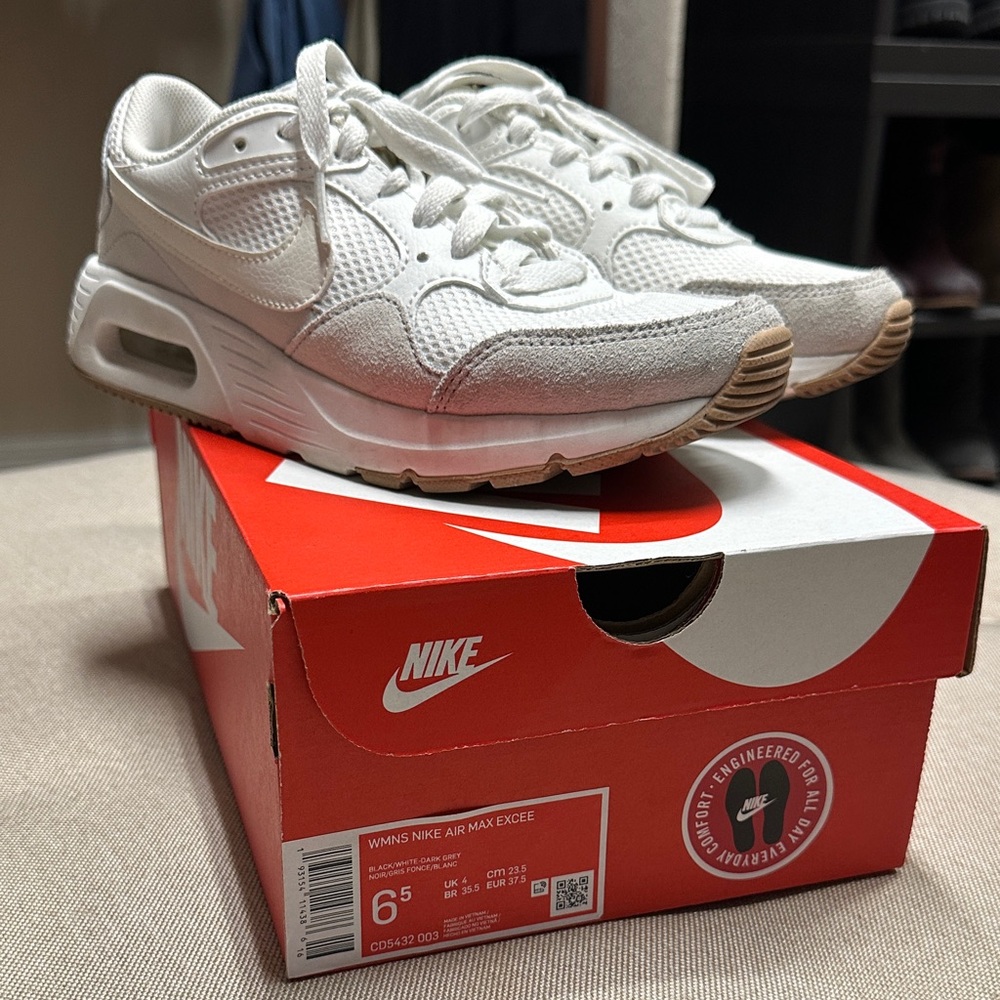 Womens Nike Air Max Excee SC White Sneakers size 6.5